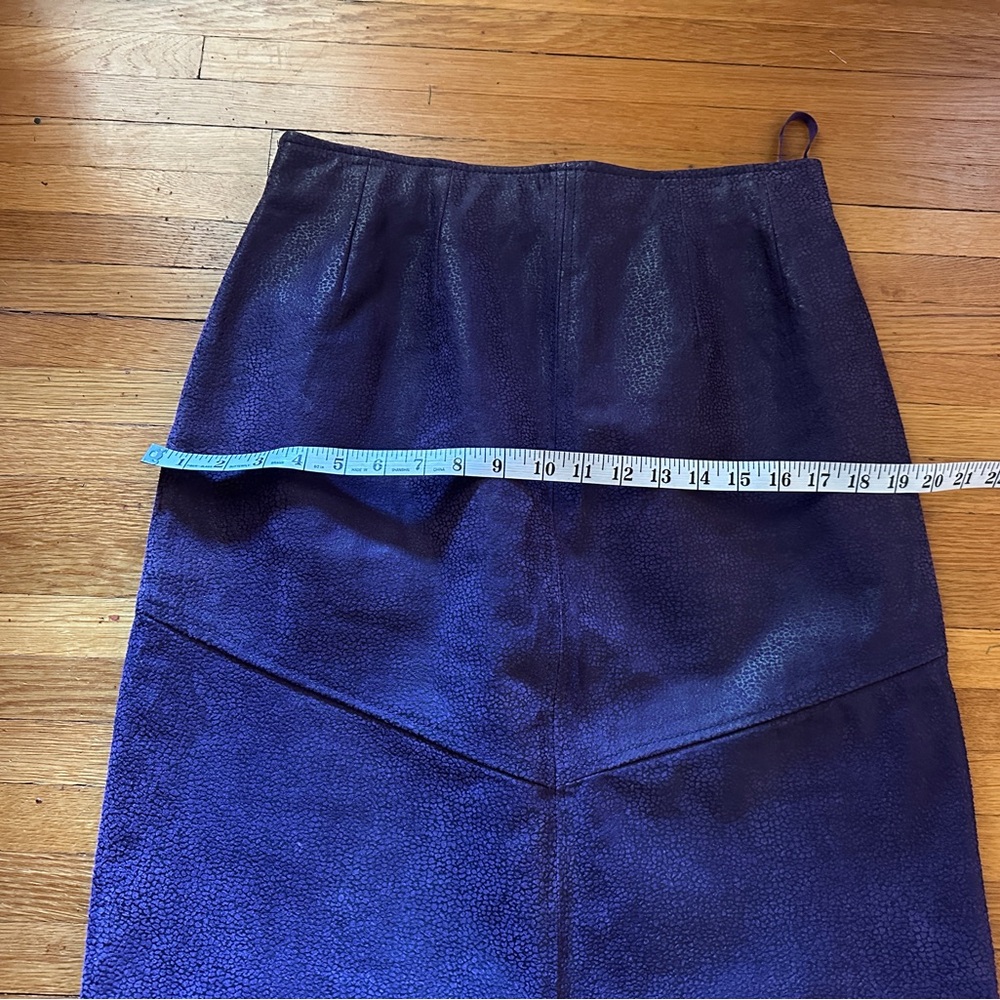 Vintage W by Wilson’s Purple Textured Midi Leather Skirt, Size 14 - Picture 3 of 9